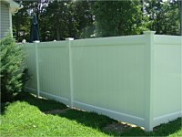 <b>6 foot white vinyl privacy fence</b>